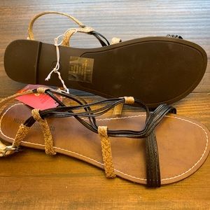 Women’s Sandals Sz 9 Brand New Black & Tan